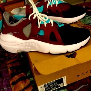 Men’s Nike huarache shoes